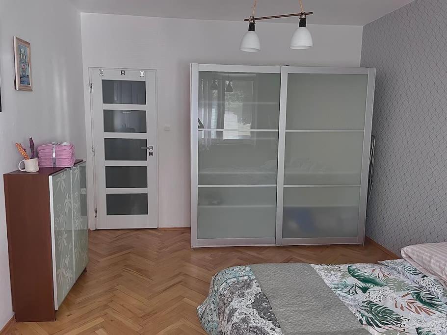 2,5 Izbovy Apartman V Ruzinove S Parkovanim Zdarma Bratislava Exteriér fotografie